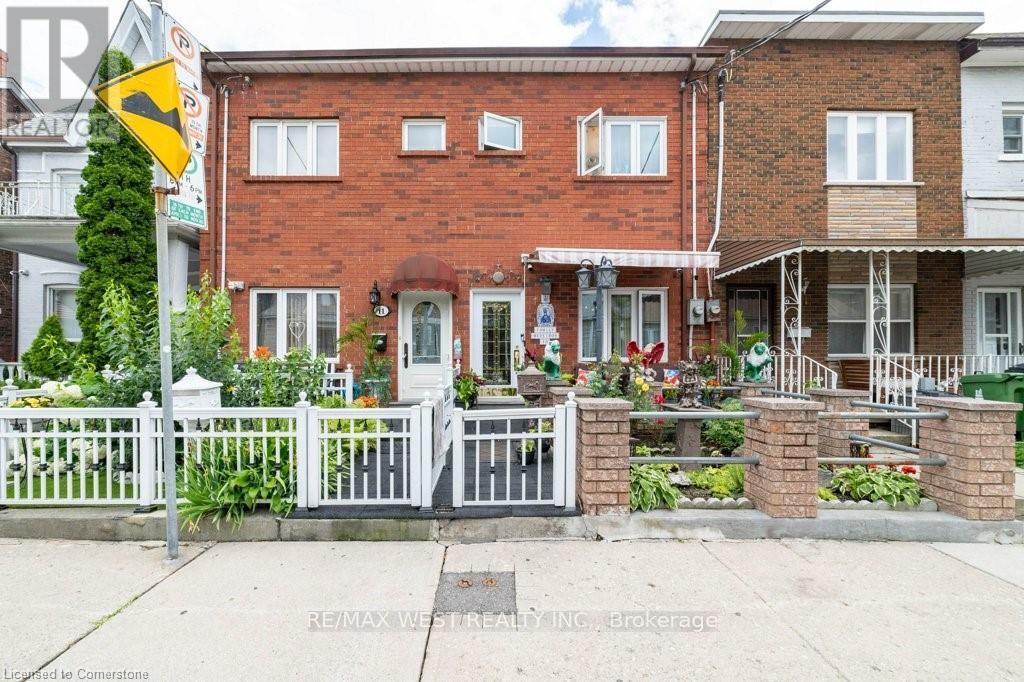 13 Rolyat St, Toronto, Ontario