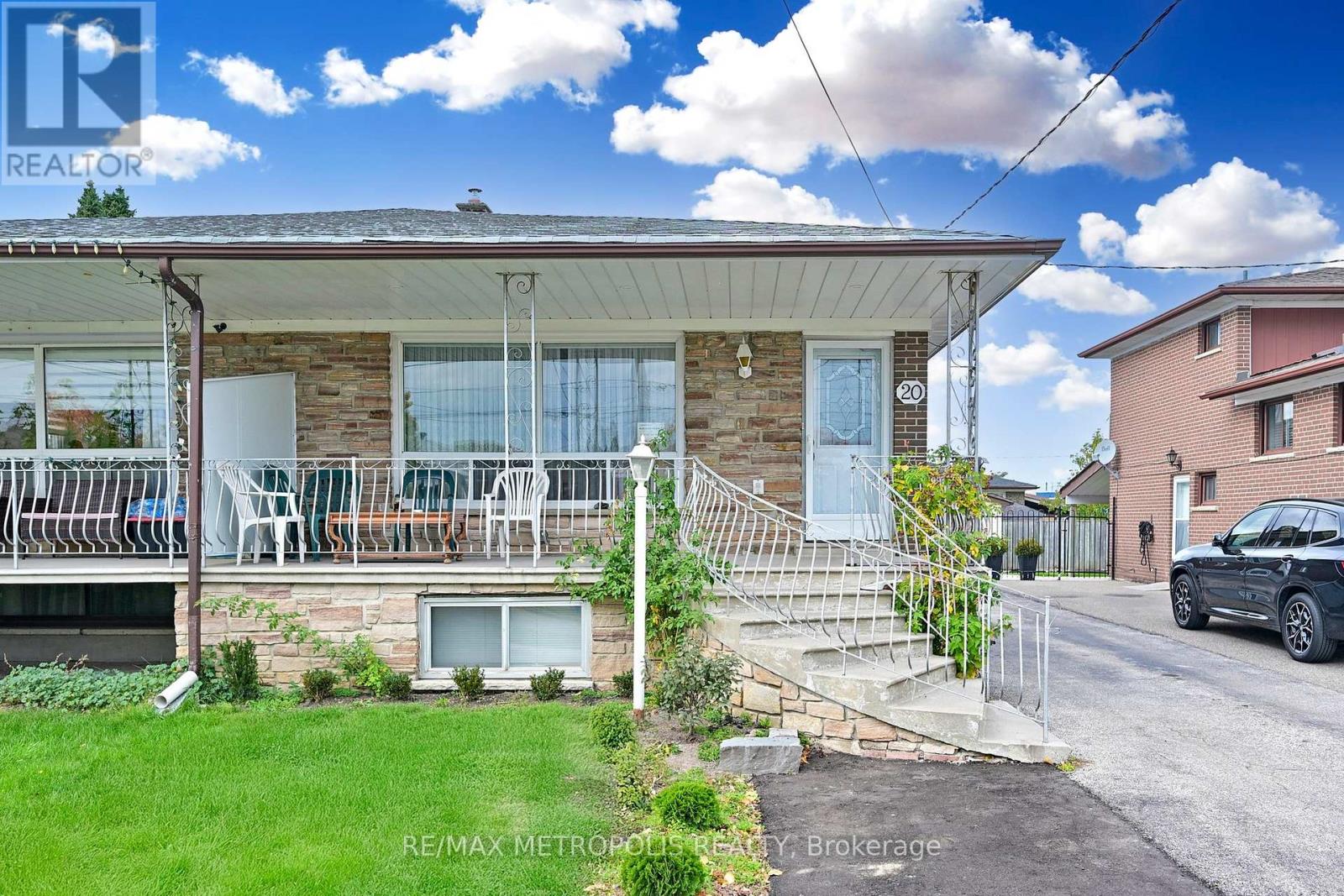 LOWER - 20 NAVENBY CRESCENT, Toronto (Humber Summit), Ontario