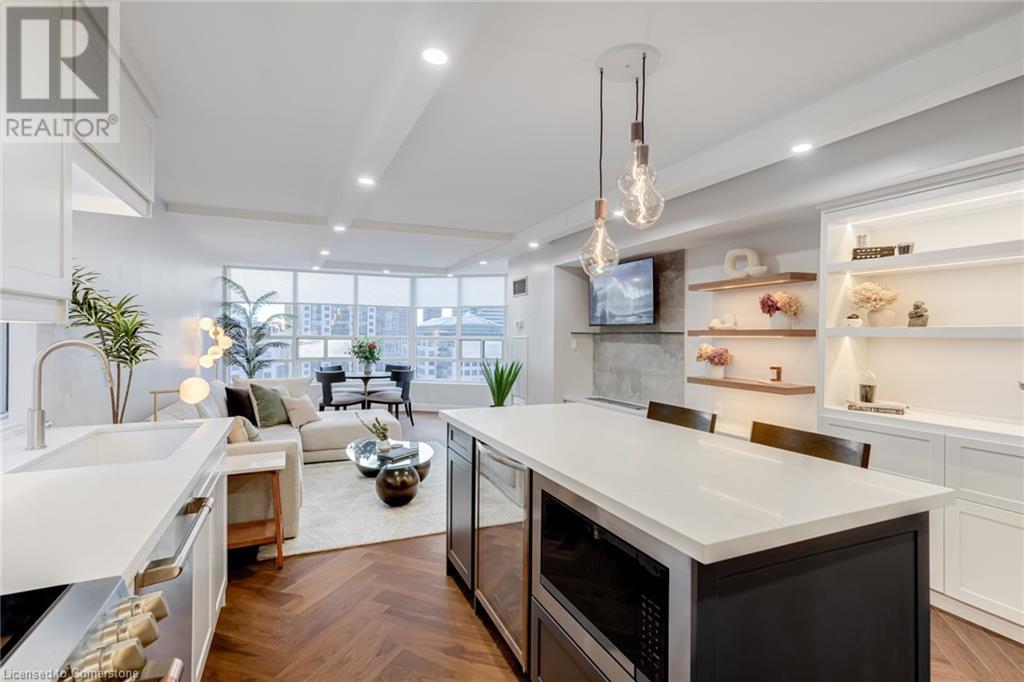 71 SIMCOE Street Unit# 2201, Toronto, Ontario