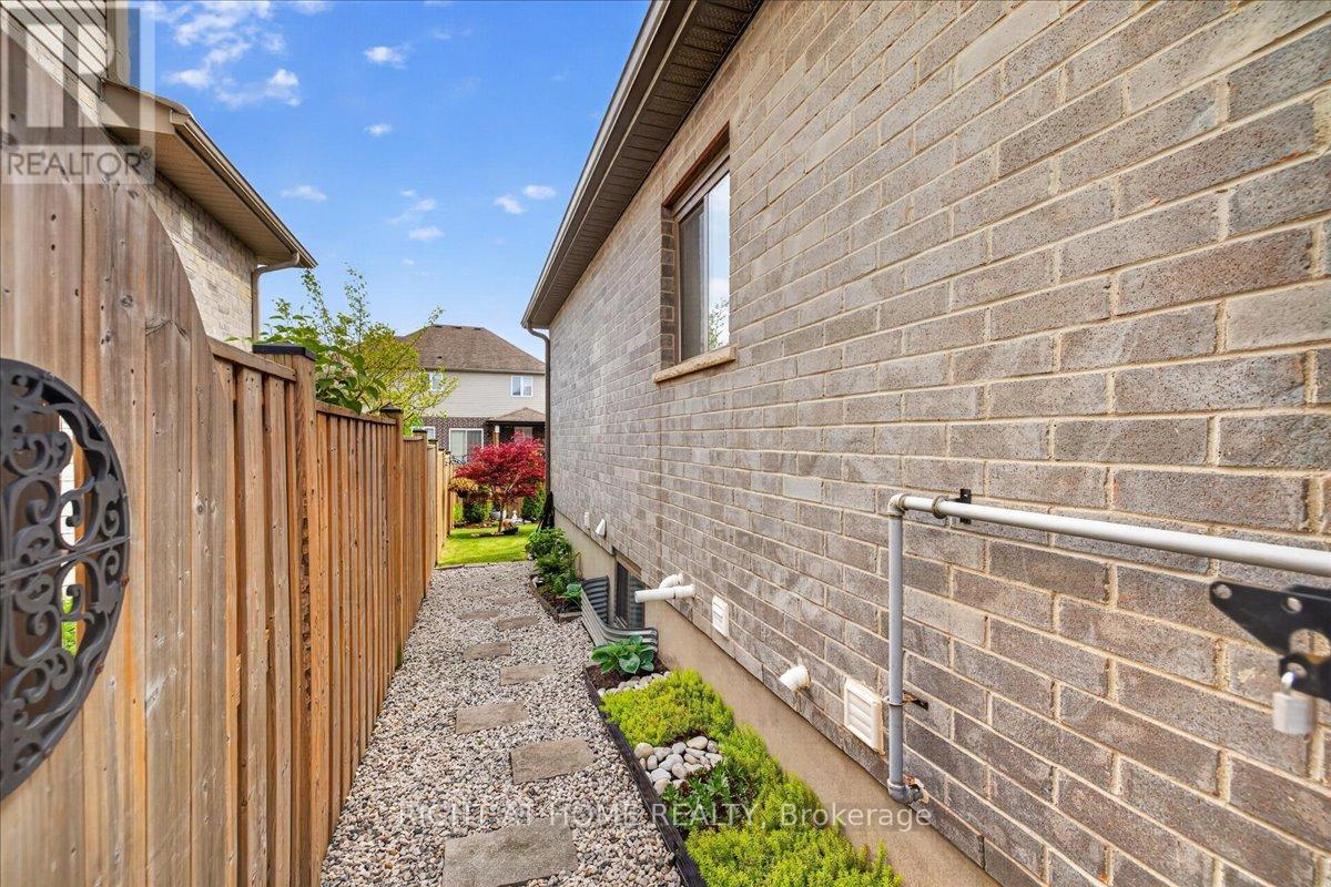 X13688008 photo 